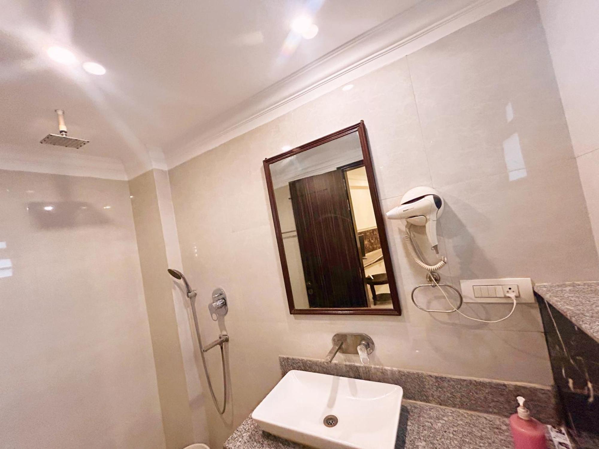 The Almora Residency - Complimentary Airport Trasnfer Hotell New Delhi Eksteriør bilde