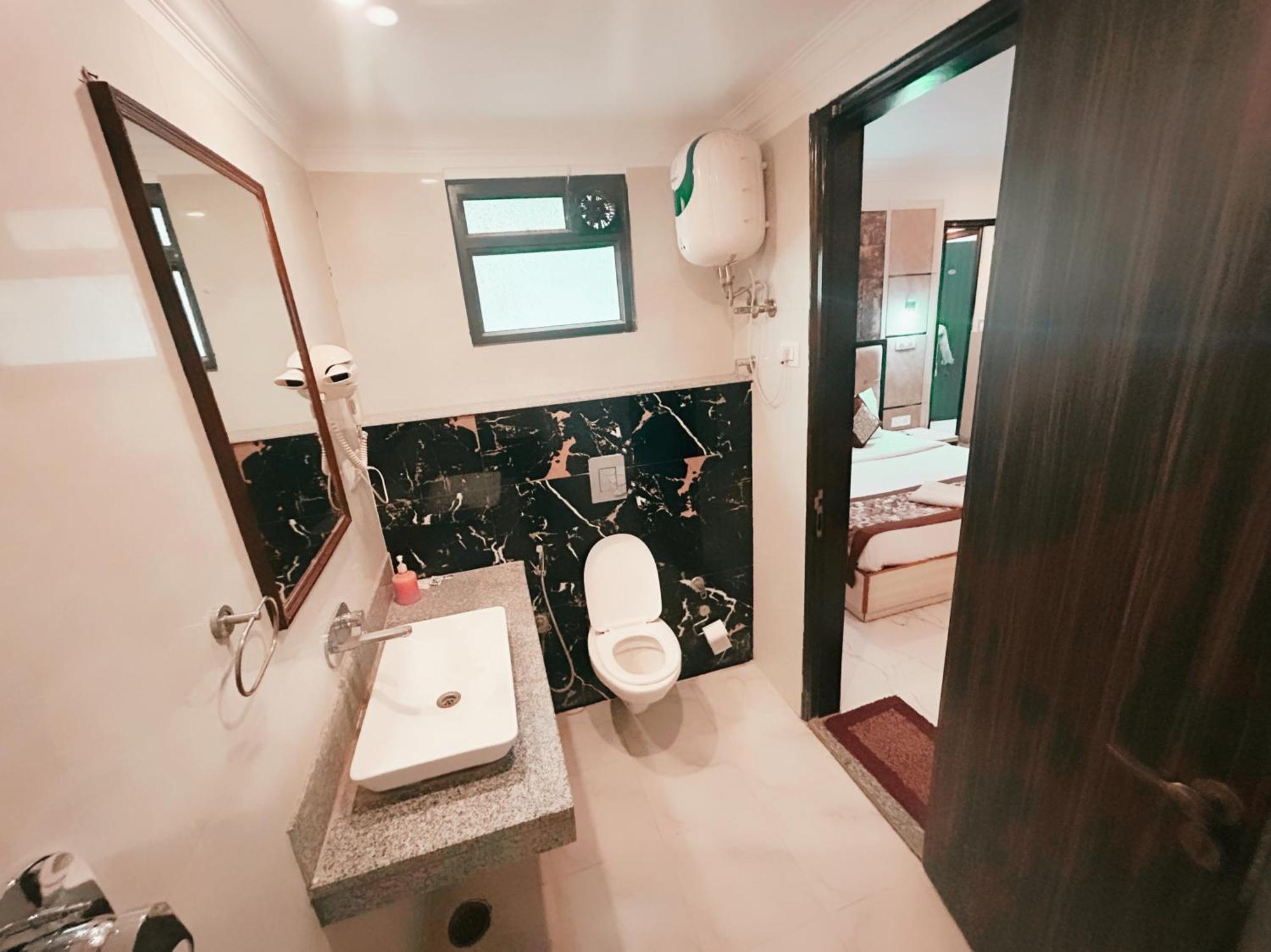 The Almora Residency - Complimentary Airport Trasnfer Hotell New Delhi Eksteriør bilde