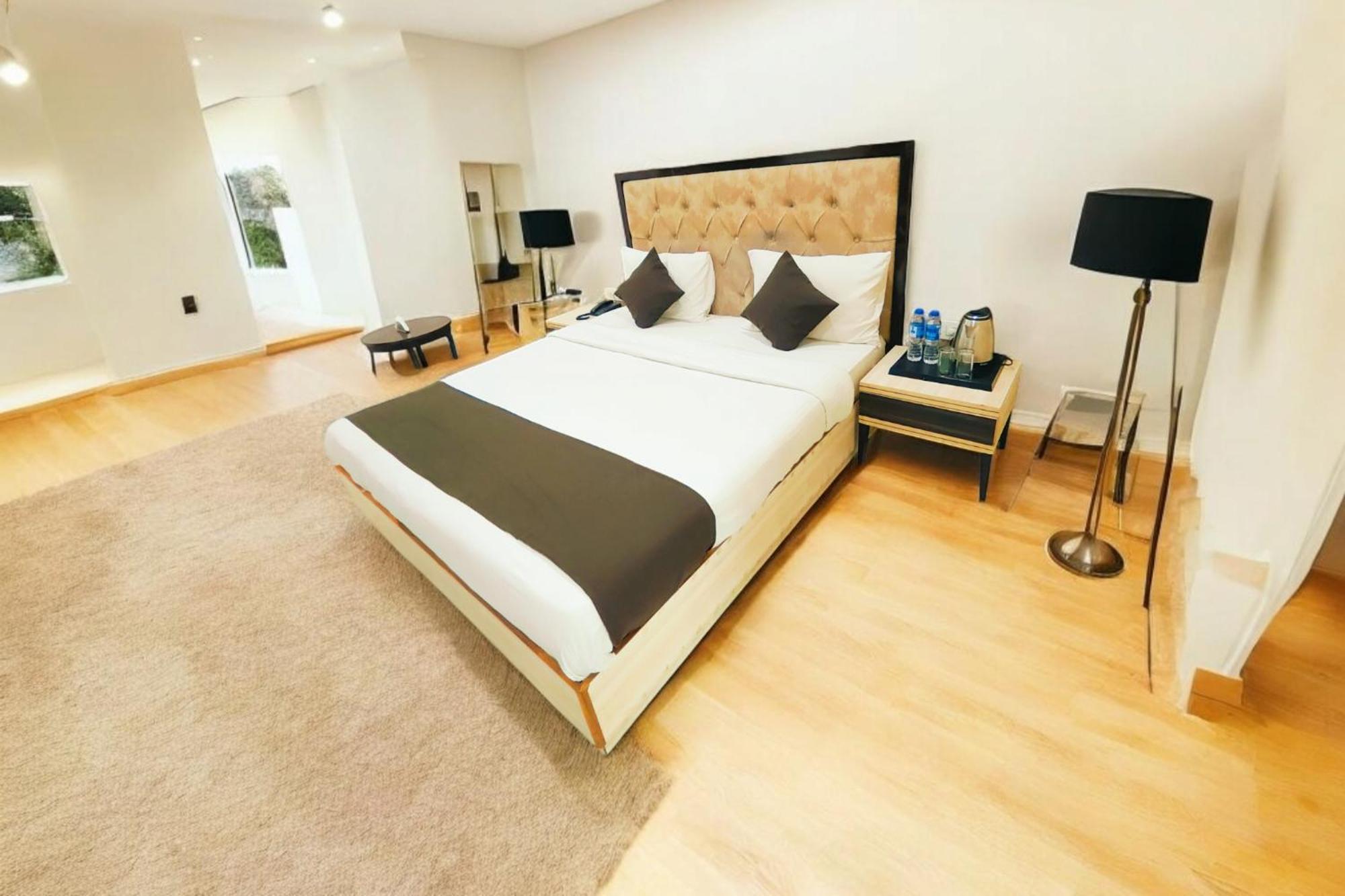 The Almora Residency - Complimentary Airport Trasnfer Hotell New Delhi Eksteriør bilde